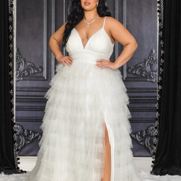 Luxe Curves Collection | Plus-Size Fashion Curvy Couture Collection - Picture 7 of 8